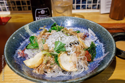 しらすと春野菜のサラダ。

厚木駅前のろばた焼きと和食の居酒屋で晩ごはんを食す。

日本国神奈川県相模原市、早戸川林道にて。
2024年4月撮影。
 photo