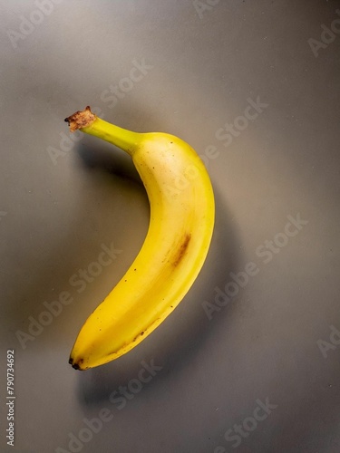 A single pic banana on trensforent baground top view