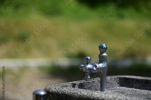 公園にある水飲み場の水栓