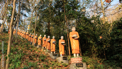 Mönchsstatuen