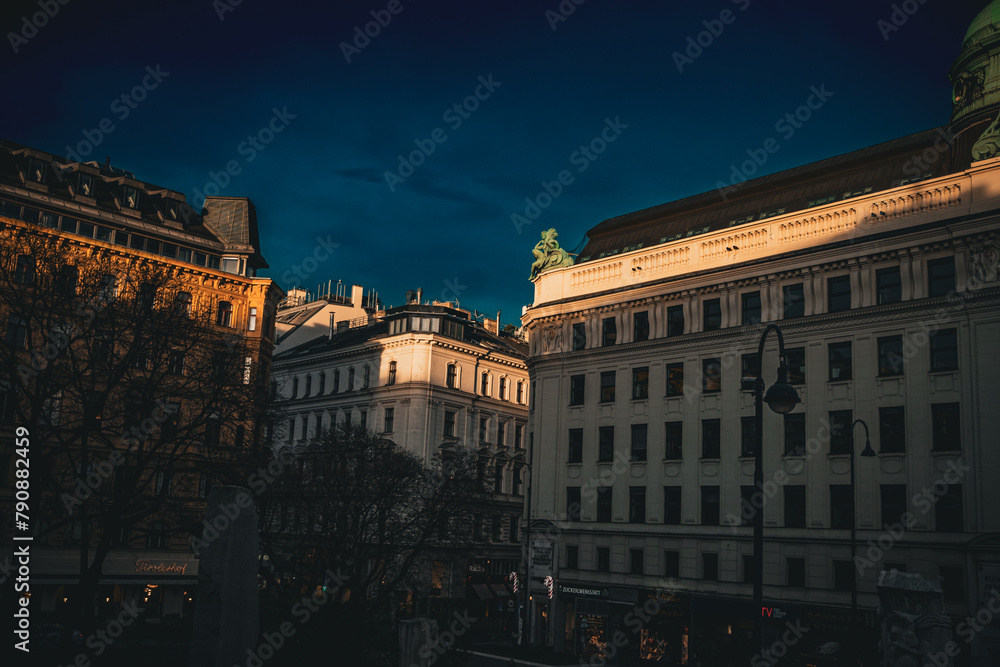 Gebäude in Wien bei Sonnenuntergang