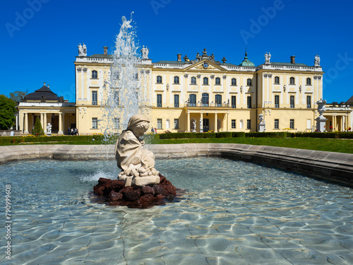 2023-05-01; Branicki Palace fountains Poland, Bialystok