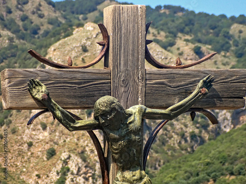 Crocifissione di Gesù Cristo sullo sfondo delle montagne 753 photo