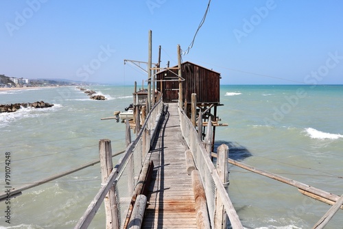 Obraz na płótnie Termoli - Trabucco Celestino dal pontile di accesso w salonie