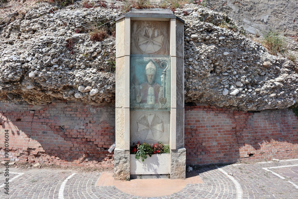 Termoli - Icona di San Basso presso la Rotonda del porto