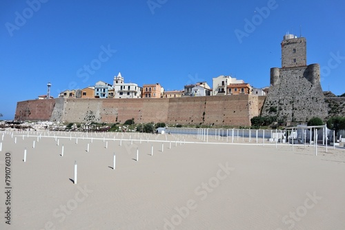 Termoli - Il borgo antico dalla spiaggia del Lido Cala Sveva photo