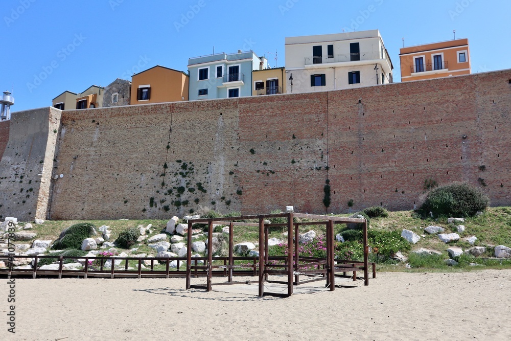 Termoli - Scorcio del borgo dalla spiaggia di Cala Sveva