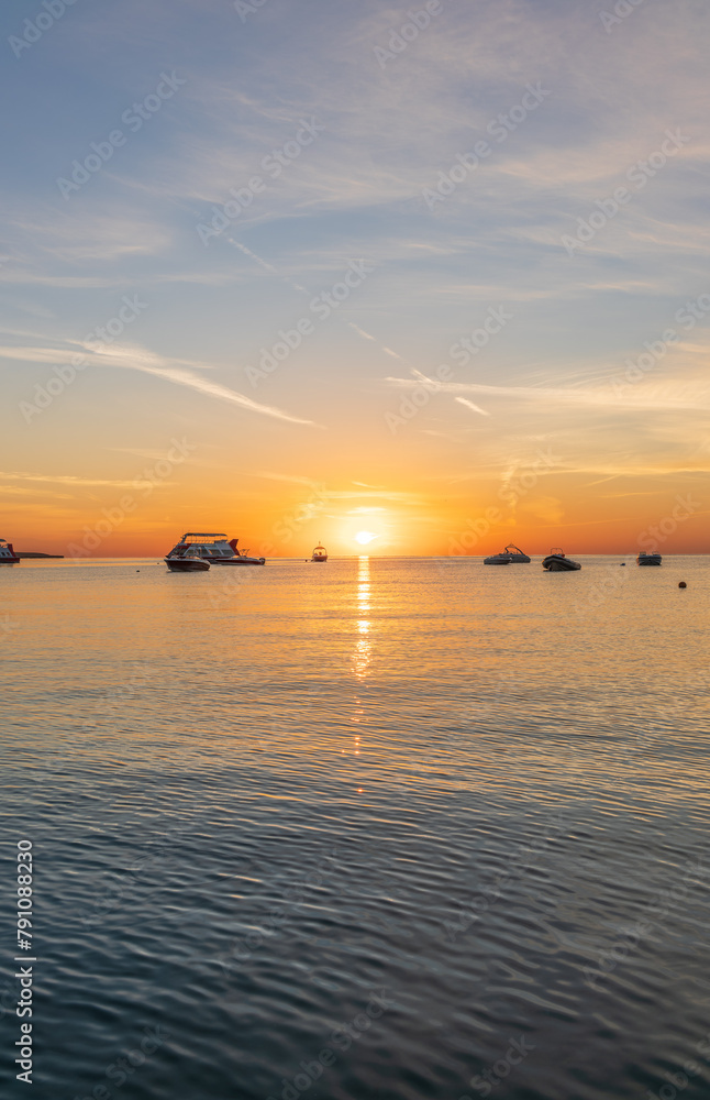 Naklejka premium Sunrise over the sea. Panoramic seascape.