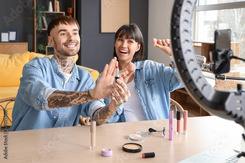Couple of beauty bloggers w...