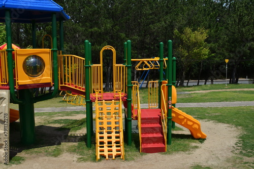 児童公園の遊具