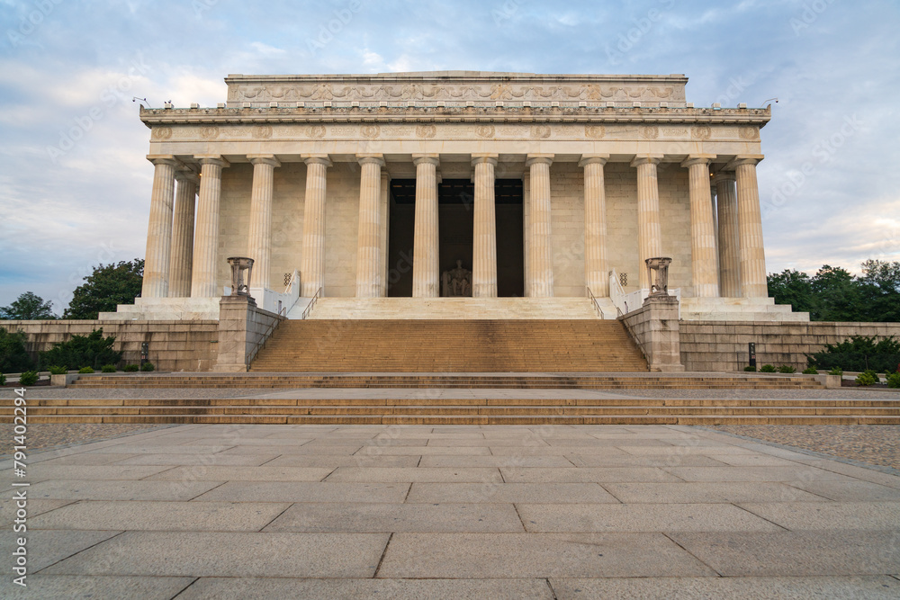 Lincoln Memorial, Monument in Washington, D.C., United States, honors the 16th president of the United States, Abraham Lincoln