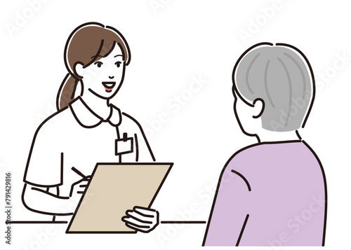 説明をする看護師とシニア女性の後ろ姿