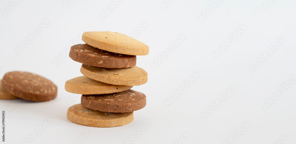 pile of cookies on white background. 山積みのクッキー 白背景。 pile of cookies on white background. 山積みのクッキー 白背景。