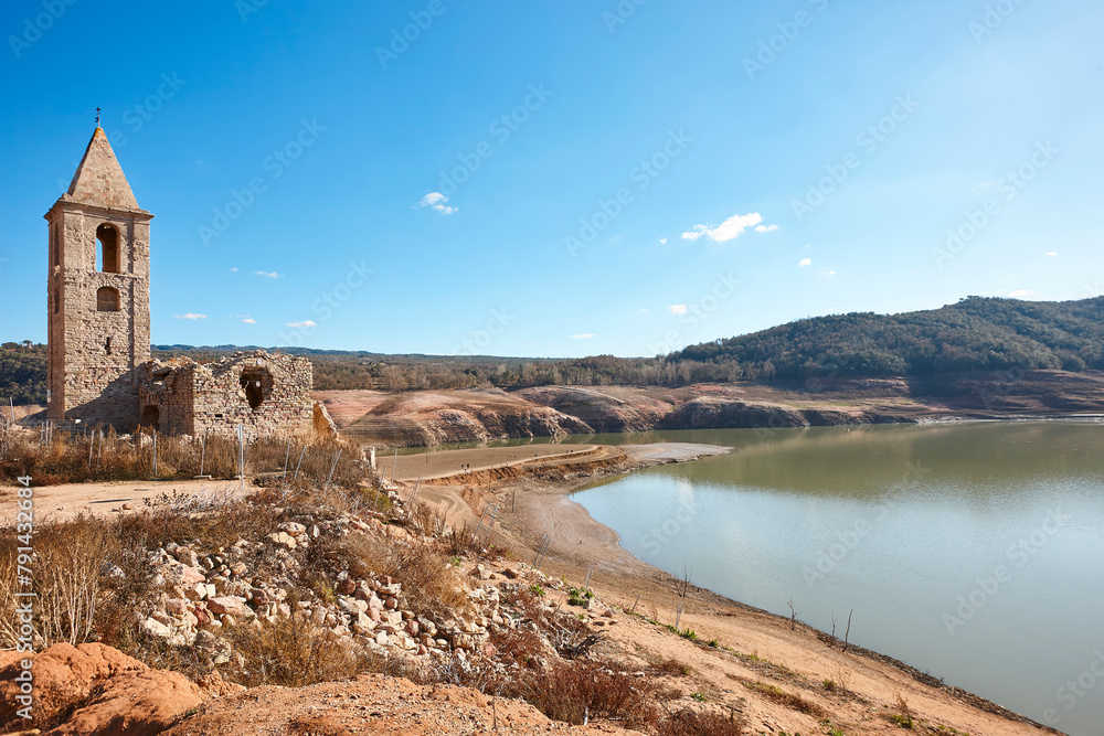 Sau reservoir. Climate change and desertification. Dryness in Catalonia. Catalonia