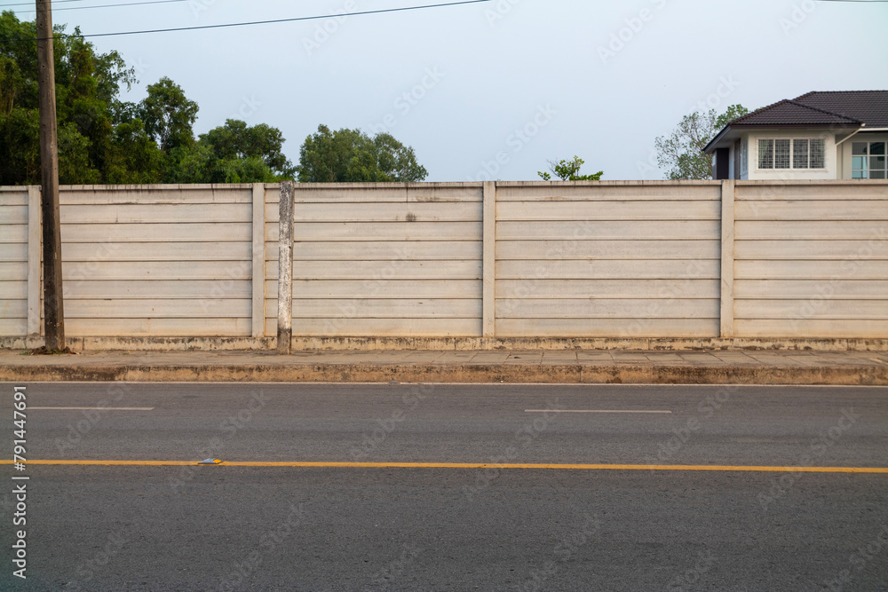 Long prefabricated concrete walls were built as walls for houses next to the road.