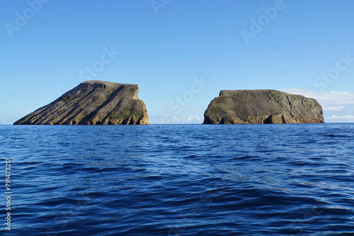 Os Ilhéus das Cabras erguem-se acima do calmo mar azul de Angra do Heroísmo  photo