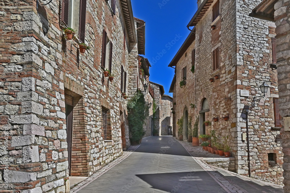 Corciano, vicoli, strade, case del vecchio borgo - Perugia, Umbria	