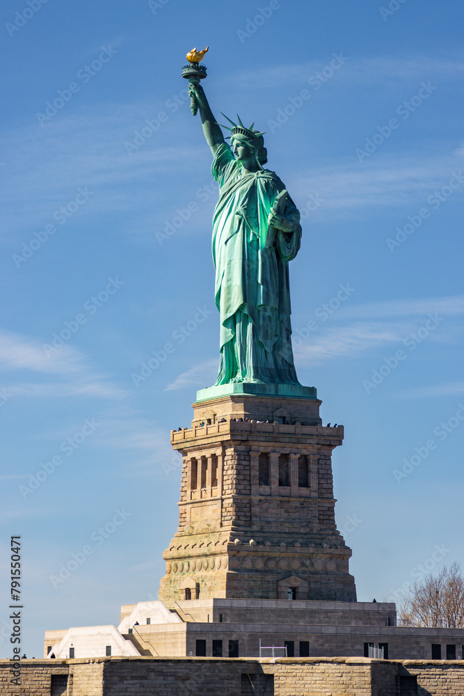 Fototapeta premium View of statue of liberty in New York City (USA)