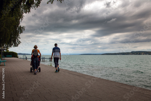 Spaziergänger am Bodensee