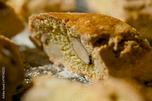 Freshly baked Italian almond cookies, called cantuccini or cantucci © René Notenbomer