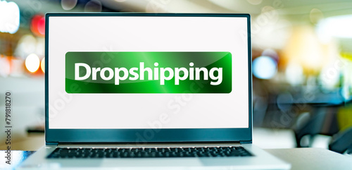 Laptop computer displaying the sign of Drop shipping © monticellllo