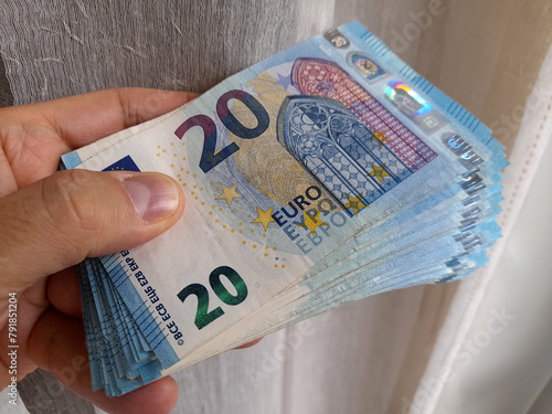 Contare le Banconote da 20 euro - ricchezza photo