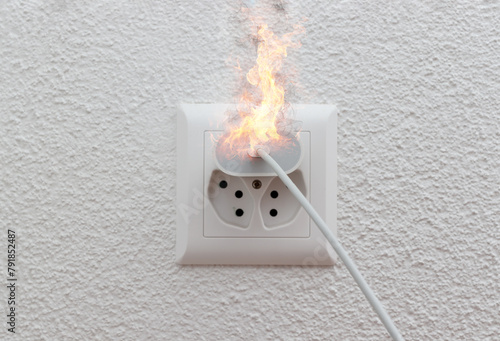 Foto Socket or wire plug malfunction burning phone charger in indoor, electric short