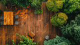 Draufsicht auf eine Gartenterrasse aus Holz, Holzterrasse