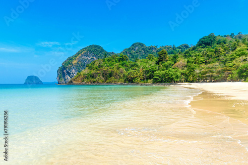 Fototapeta Naklejka Na Ścianę i Meble -  Pristine tropical beach on the Thai island of Ko Mook