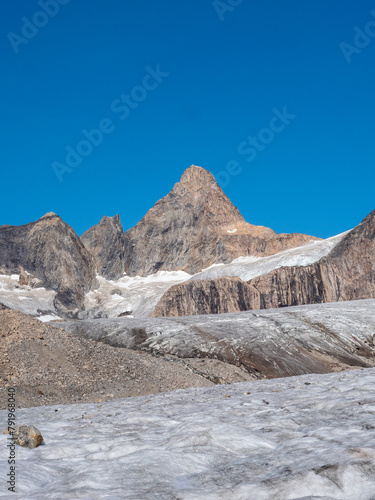 View of a peak of the Niialigaq mountain group. The Niialigaq glacier in the foreground. © Albert Schweitzer