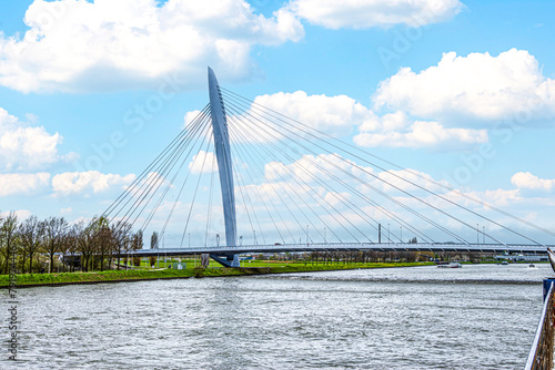 Die Prinz-Claus-Brücke (niederländisch Prins Clausbrug) ist eine Schrägseilbrücke in der Hauptstadt der Provinz Utrecht