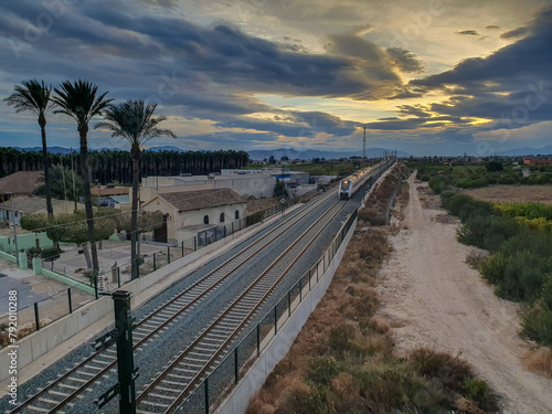 Vega Baja del Segura - Paso del tren por Orihuela al atardecer