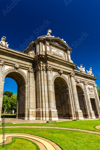 Iconic Puerta de Alcala: 4K Image of Madrid Landmark