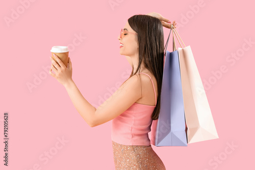 Young woman with shopping b...