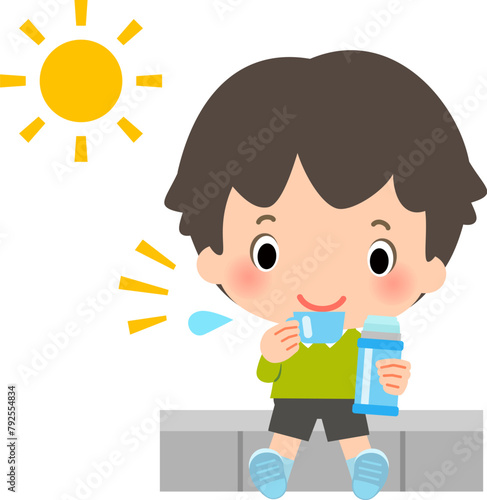 晴れた日に水筒の飲み物を飲む男の子