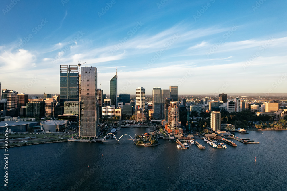 Obraz premium The city skyline of Perth, Western Australia at sunset