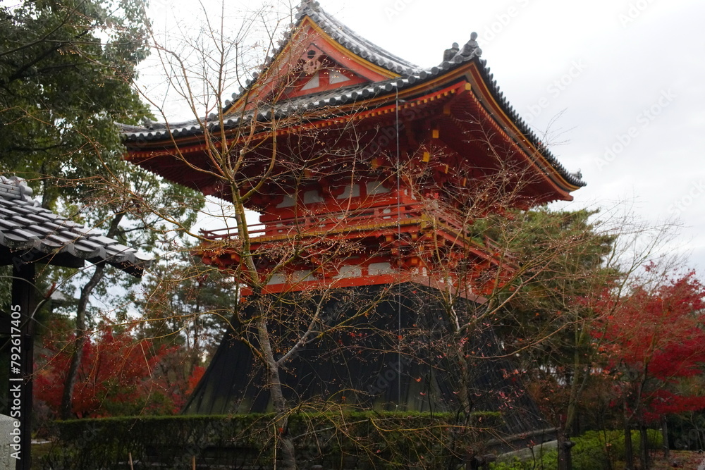 Naklejka premium 日本の京都 秋の仁和寺の風景