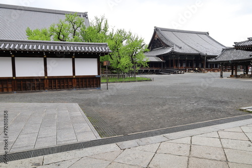 A scene of the precincts of Nishi-hongan-ji in Kyoto City photo