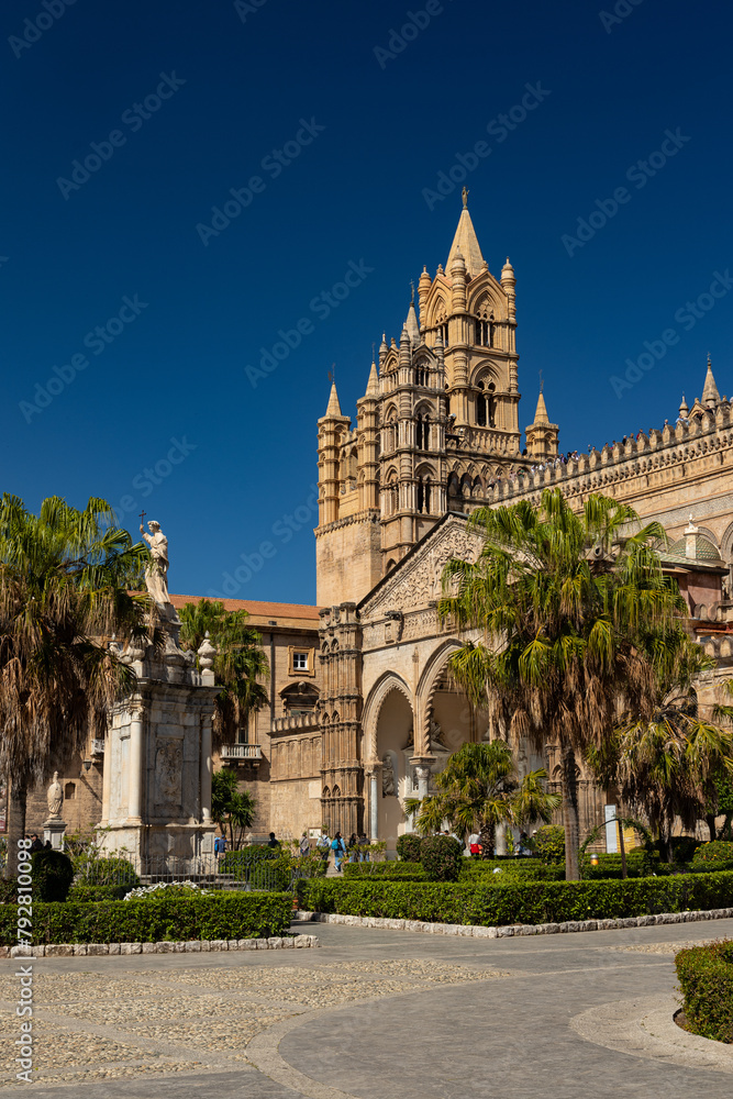 Fototapeta premium cathedral in Palermo in Sicily