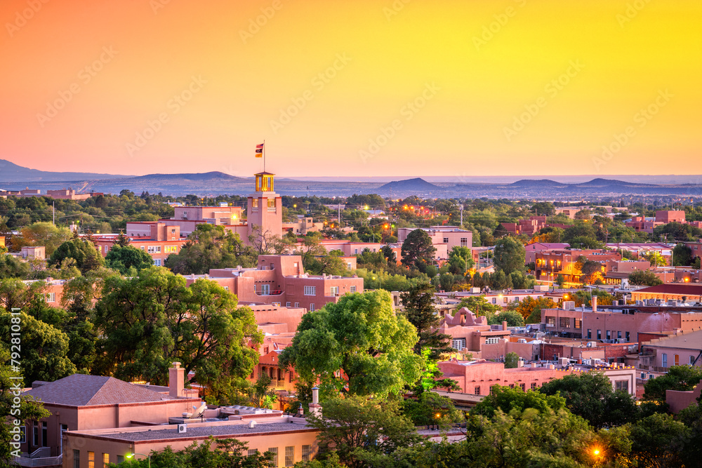 Fototapeta premium Santa Fe, New Mexico, USA at Dusk