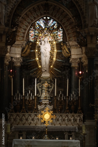 La adoración al santísimo sacramento es un don De Dios, en el que nos acompaña en el silencio, en la caridad y el abrazo de Papá Dios. 