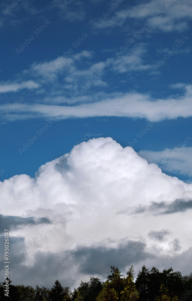 Feinste Farben, Wolken in schönen Variationen über Marburg