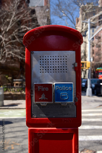 Emergency post. Emergency notification device for firefighters and police in New York City