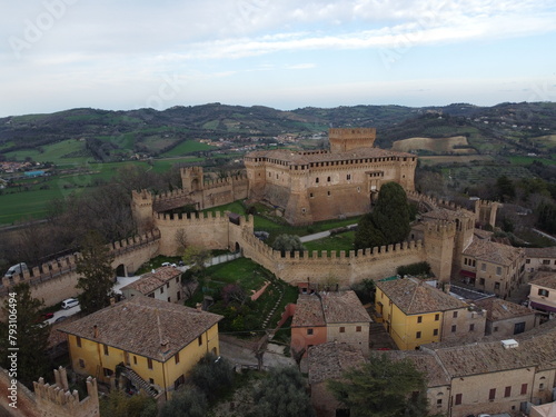 Il castello di Gradara visto con il Drone - Il castello di Paolo e Francesca