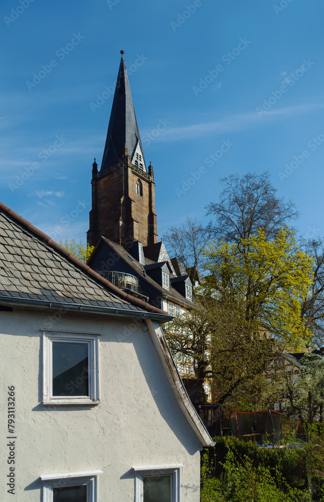 Unterwegs in der Altstadt Marburg, Blick zur Lutherischen Pfarrkirche 