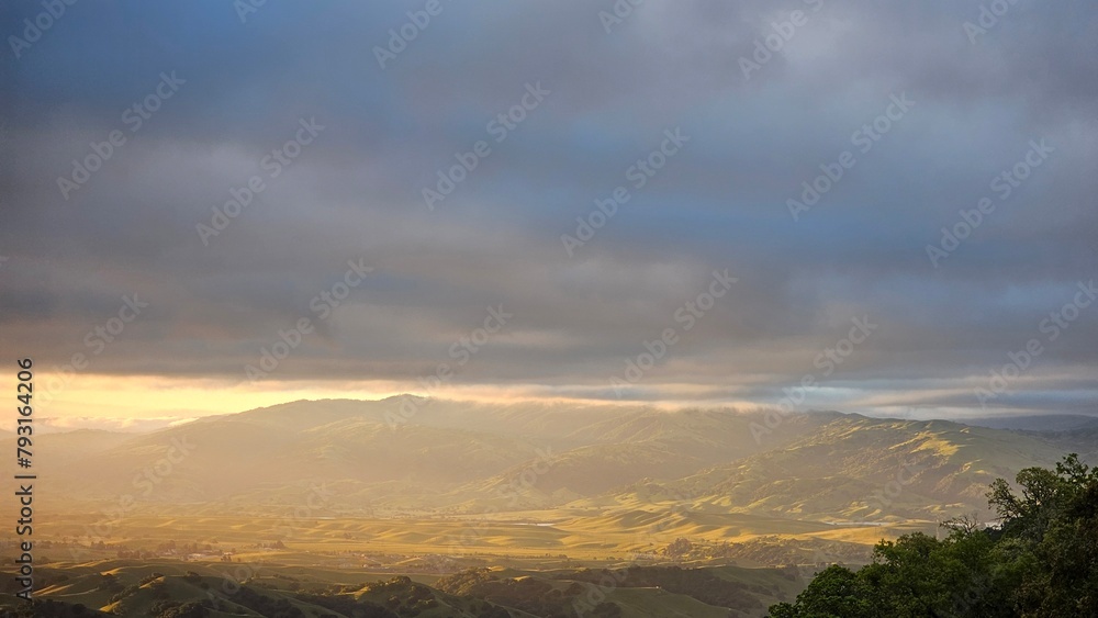Obraz premium clouds over the mountains