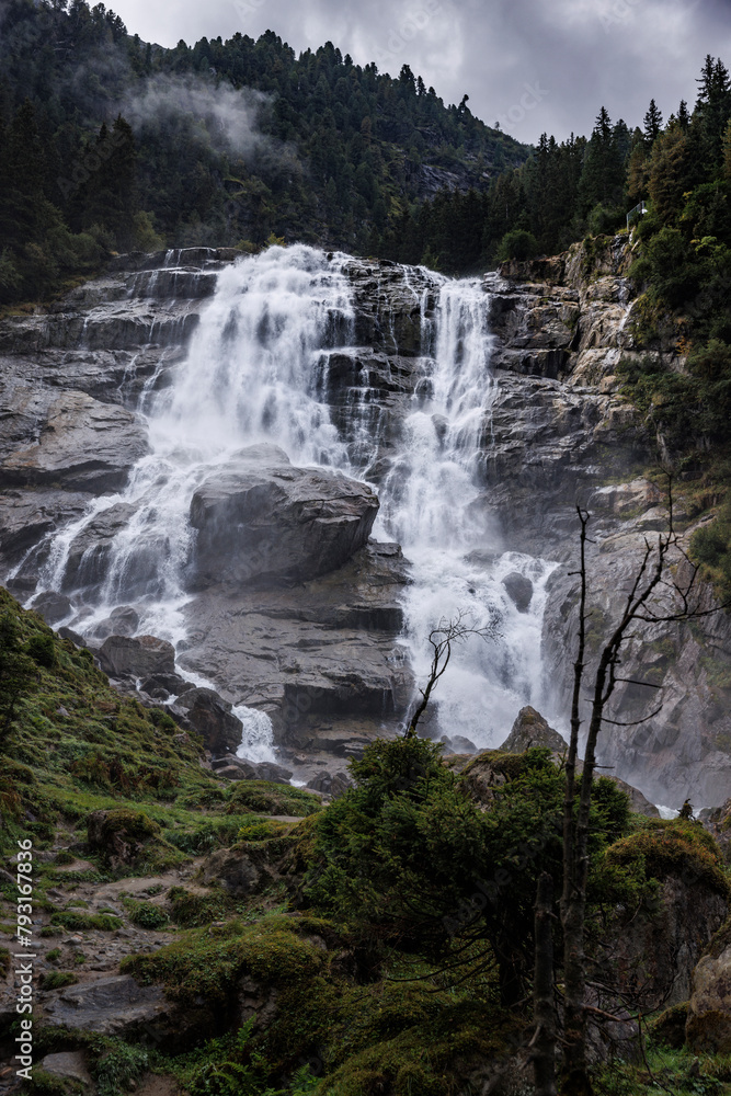 Fototapeta premium Grawa Waterfall on a Gray Summer Day