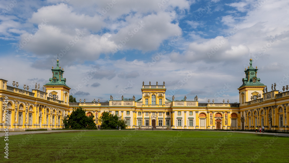 Obraz premium Panoramic view of the Wilanów Royal Palace, Warsaw, Poland
