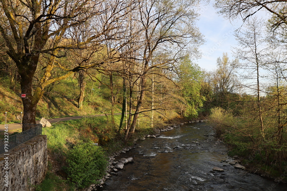 La rivière Jordanne dans la ville, ville de Aurillac, département du Cantal, France La rivière Jordanne dans la ville, ville de Aurillac, département du Cantal, France