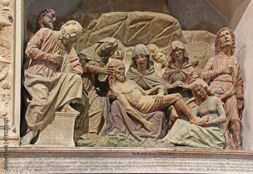 compianto sul Cristo morto; grande composizione in cotto nel Duomo di Como photo